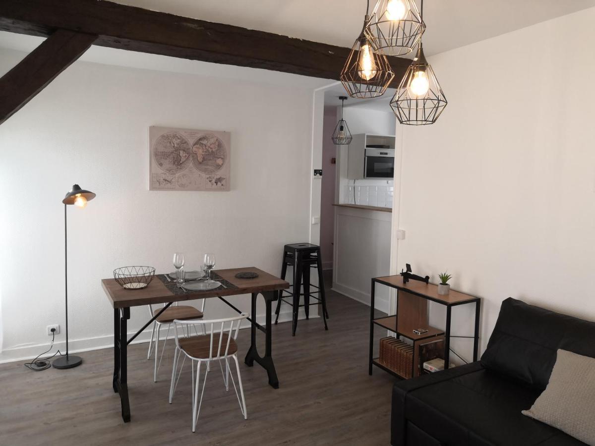 Au Fil De Loire Apartment Blois Bagian luar foto